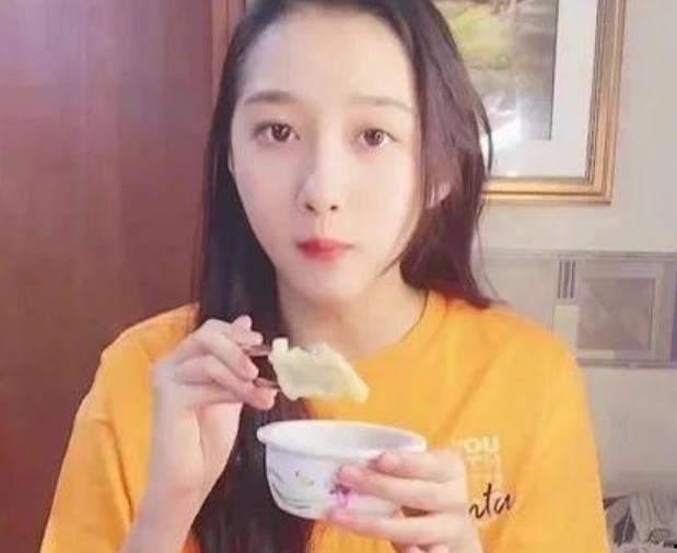 娱乐圈吃瓜关晓彤,娱乐圈的瓜中女王，揭秘她的星途历程